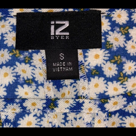 IZ Byer Floral Blouse Top Blue with White Daisys - Picture 8 of 10